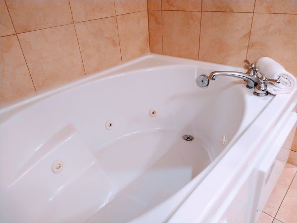 Cost of Acrylic Tub Installation in Kansas City